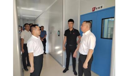 漳州ハイテク區(qū)黨労働委員會(huì)書記陳建進(jìn)氏がチームを率いて紫山産業(yè)園を訪問、調(diào)査研究